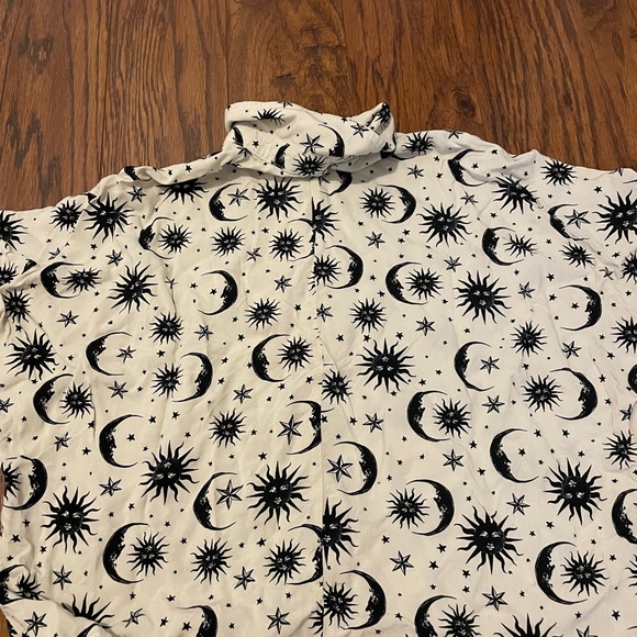 Hot topic button up - Picture 3 of 3